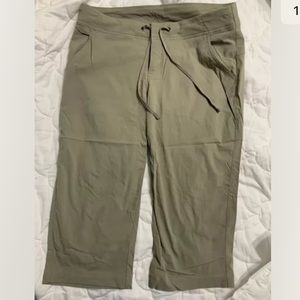 Columbia Performance Ladies Cropped Pants SIZE 6